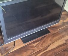 Sony 32 inch TV with remote