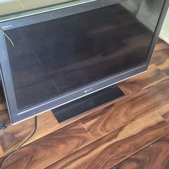 Sony 32 inch TV with remote