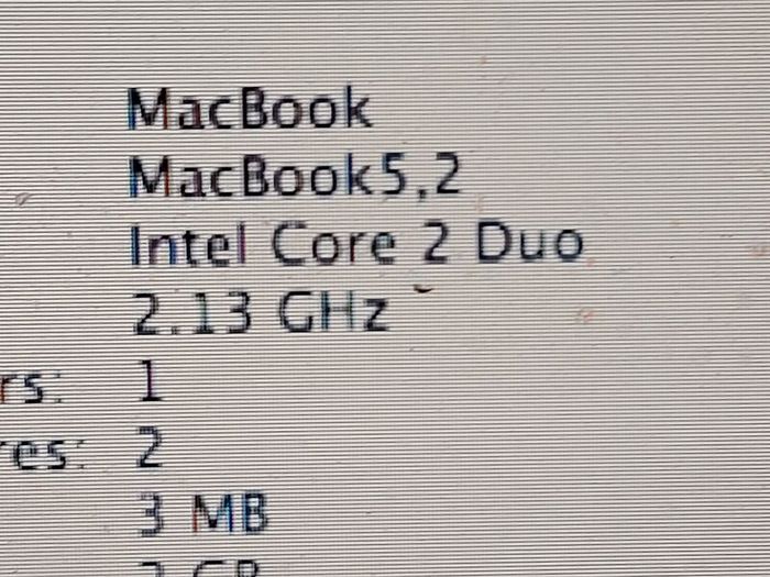 Vintage Apple MacBook, working fine and in reasonable condition for its age. No Charger