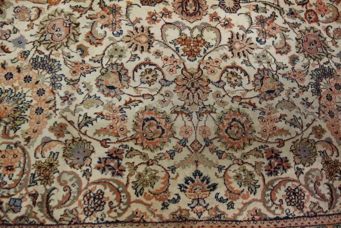 P.ersian Tabriz Rug 3.1 X 2.43m (TZ)