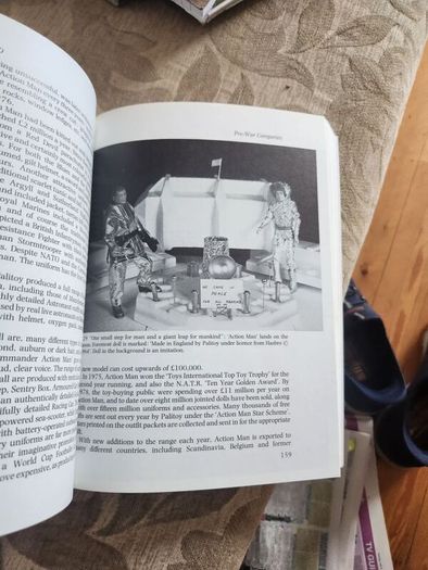 The Collectir's Guide To British Dolls Since 1920. By Collette Mansell. First Edition Large Volume Paperback In Good Condition.