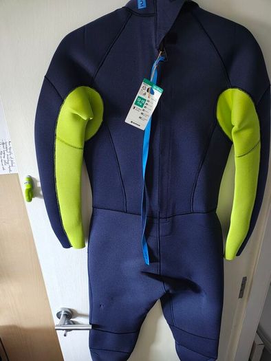 BNWT Decathlon kids 4/3 neoprene wetsuit