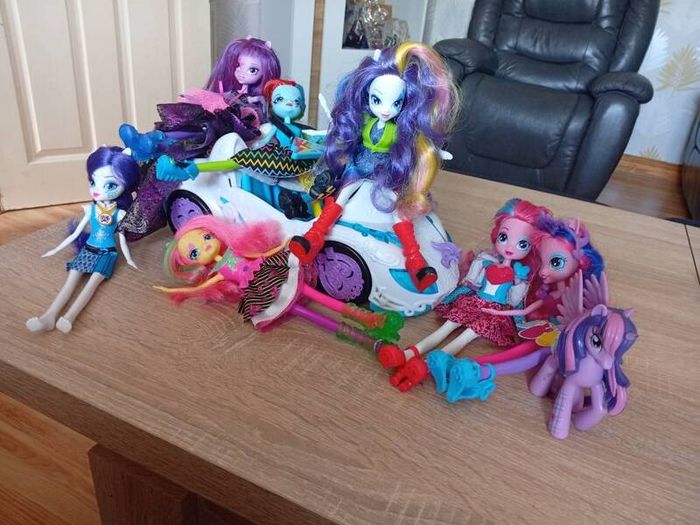 My Little Pony Equestria Girls Toy Bundle with DJ Pon3 Convertible