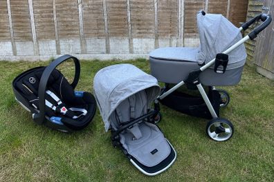 Mamas and Papas pram + Cybex seat and isofix bundle