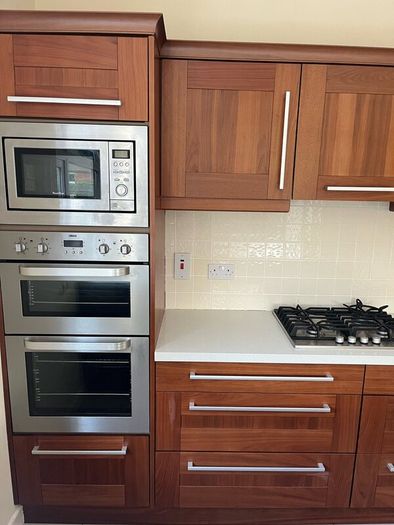 Kitchen units, 2 ovens, 2 microwave & dishwasher