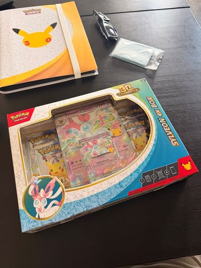 Sylveon Ex box