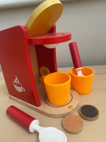wooden coffee machine set with cups, spoons, pods