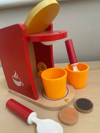 wooden coffee machine set with cups, spoons, pods