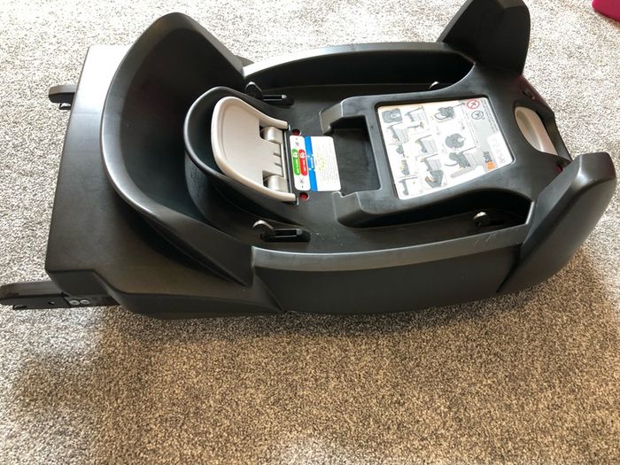 Be Safe Izi Go Car seat and ISO fix base