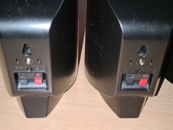 Samsung surround speakers