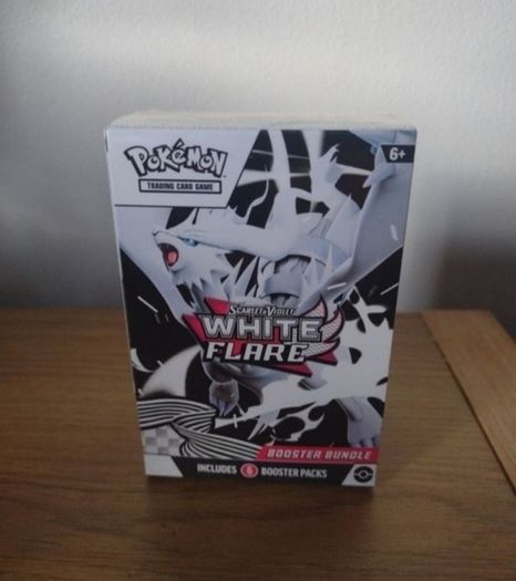 White Flare Booster Bundle - Pokemon cards