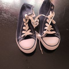Canvas shoes