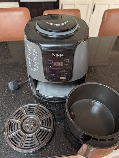 Ninja air fryer in excellent condition