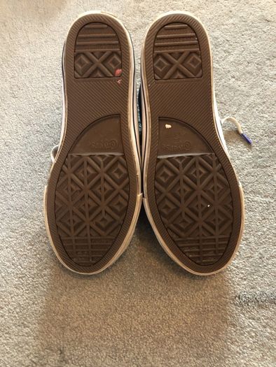 Boys converse size 4