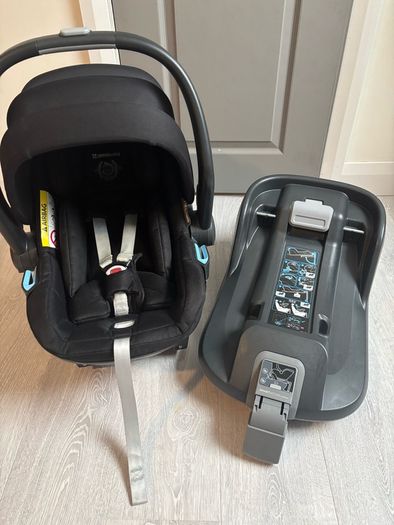 Uppababy Mesa isize Car seat plus base and rain cover