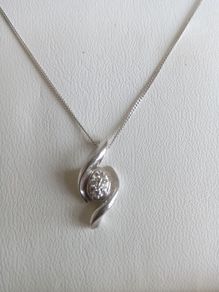 9 carat white gold 18'' diamond pendant necklace