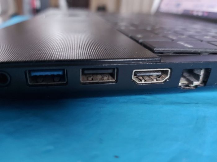 Toshiba Satellite Model C50-A-16C, Intel Pentium CPU B960, 2.2 GHz, 6GB Ram, 1 Terrabyte HDD, Microsoft Edge, Chrome, and VLC