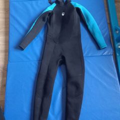 Boys wetsuit 9-10