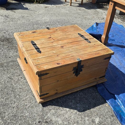 Lockable Coffee Table Chest