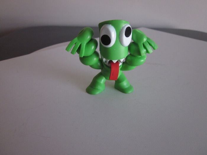 Robolox Rainbow Friends mini Figure Green Monster
