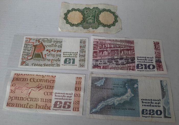 Bundle old irish bank notes