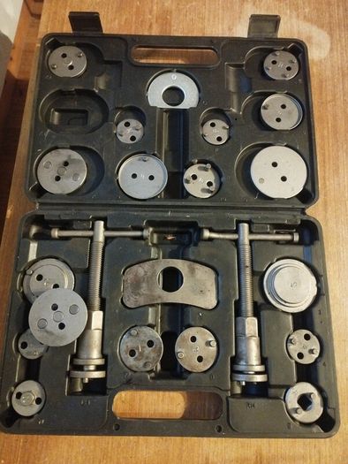 Brake Caliper Wind Back Tool Kit. Rear Brake Piston Tool Set