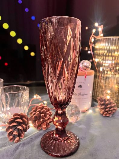 Elegant burgundy champaign glasses