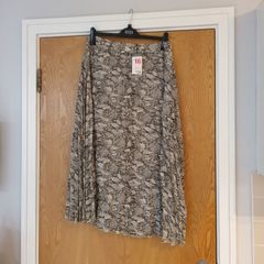Primark  Multi Colour  Skirt. S.16.  B.N.W.T