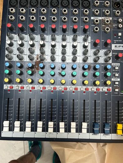 Soundcraft EPM8 8-Channel Analog Mixer