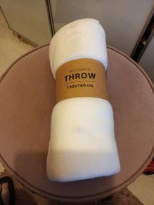 Cosy white throw