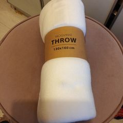 Cosy white throw