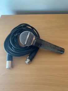 Shure SM58 Dynamic Vocal Microphone + XLR cable
