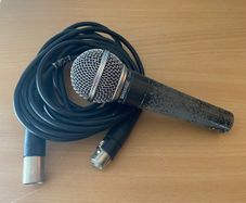 Shure SM58 Dynamic Vocal Microphone + XLR cable