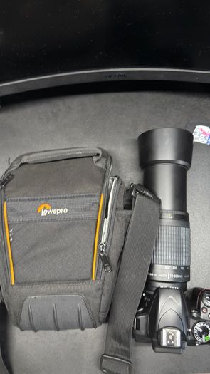 nikon d3300 + 70mm-300mm lens + carry bag