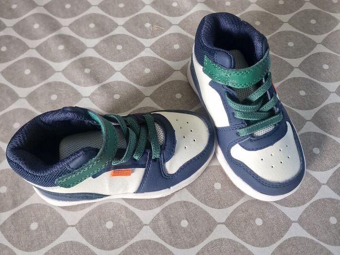 Boys High Top Trainers (size 5)