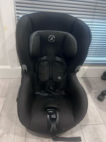 Maxi Cosi Axiss Swivel Car Seat  Excellent Condition