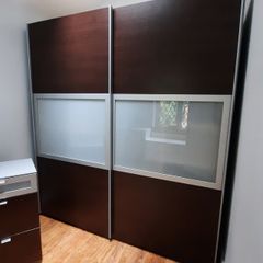 Sliding doors wardrobe with matching set of drawers