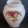 Fabulous Royal Albert "Old Country Roses" Ginger Jar Shaped Vase, an Iconic and Highly Collectable Piece Image 2