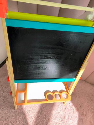 Easel. 3 on 1 Kids Easel