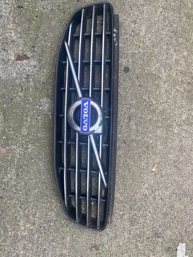 2015  volvo xc60 main grille
