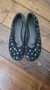 Black flat shoes