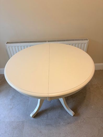 Extendable Dining Table (no chairs)