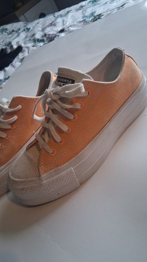 Converse low top platforms size 36.5