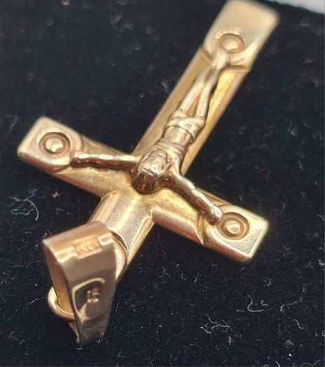 Vintage 9ct gold cross