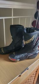 Motorcycle boots size 10 in good condition.