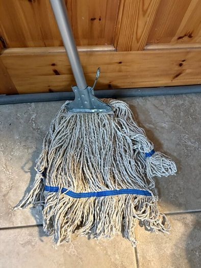 SYR mop and bucket