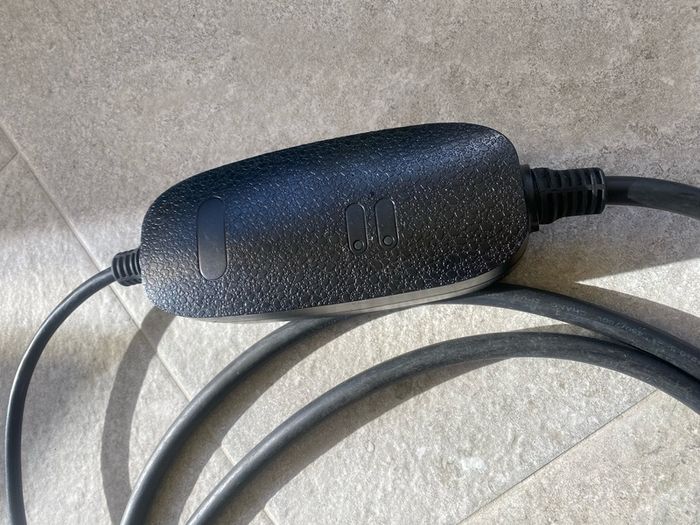 Mode 2 portable electric vehicle (EV) charging cable