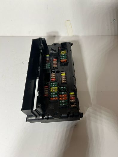 Bmw 5 Series F10 F11 2011 2.0 Diesel Fuse Relay Box 9234421 A1l7b16s