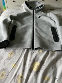 Nike tech grey fleece hoodie (size 11 to 12 years)