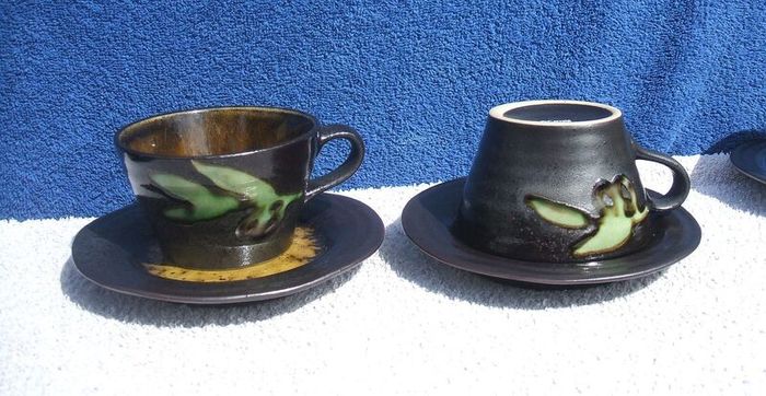 CARRIG DONN TEAPOT SET (plum design) - a set of four cups, saucers & large teapot (excellent unused condition)